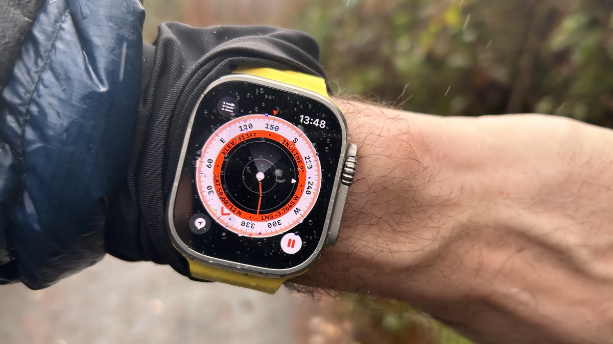 7255 wearable tech news how to use the apple watch compass app image2 iq7zcjy6xh.jpg