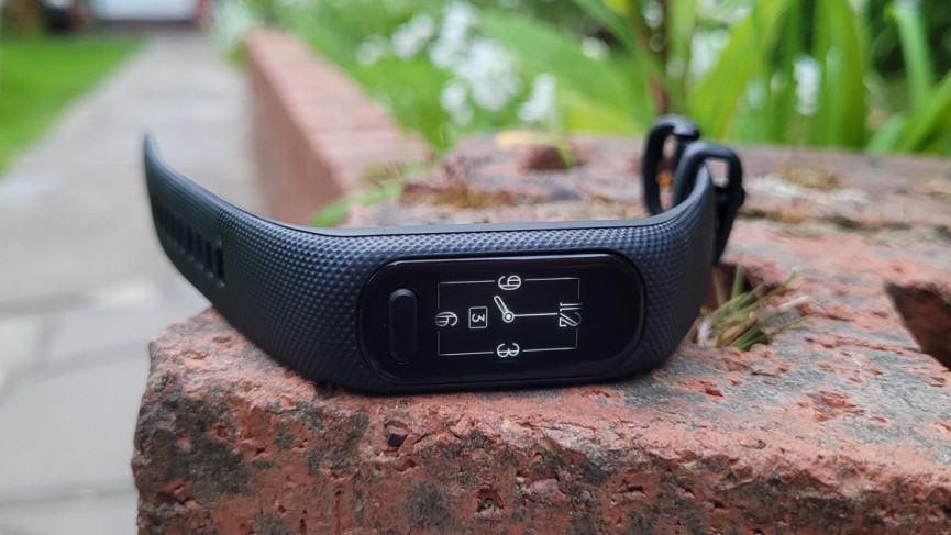 Garmin Vivosmart 5 v Fitbit Charge 5: Fitness tracker face-off